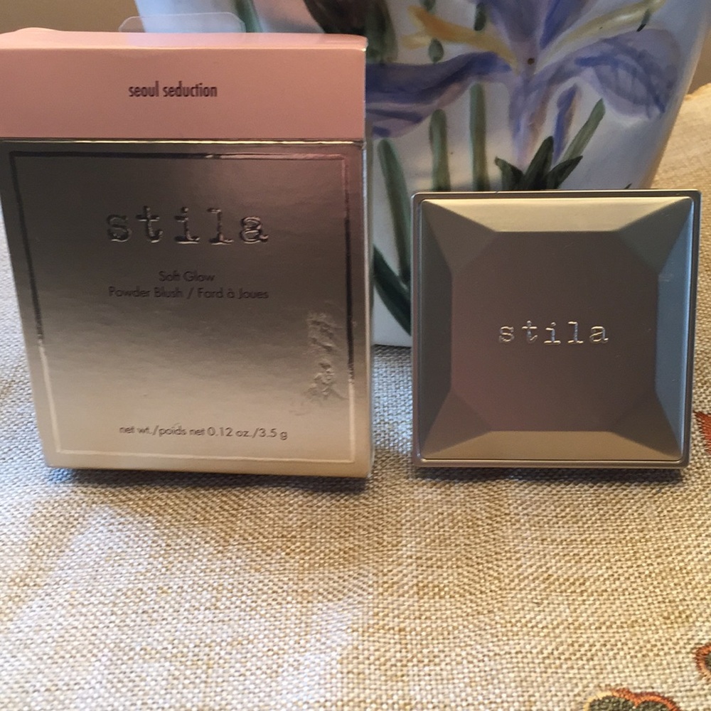 Stills powder blush compact.  New in box🌸🌸🌷🌷